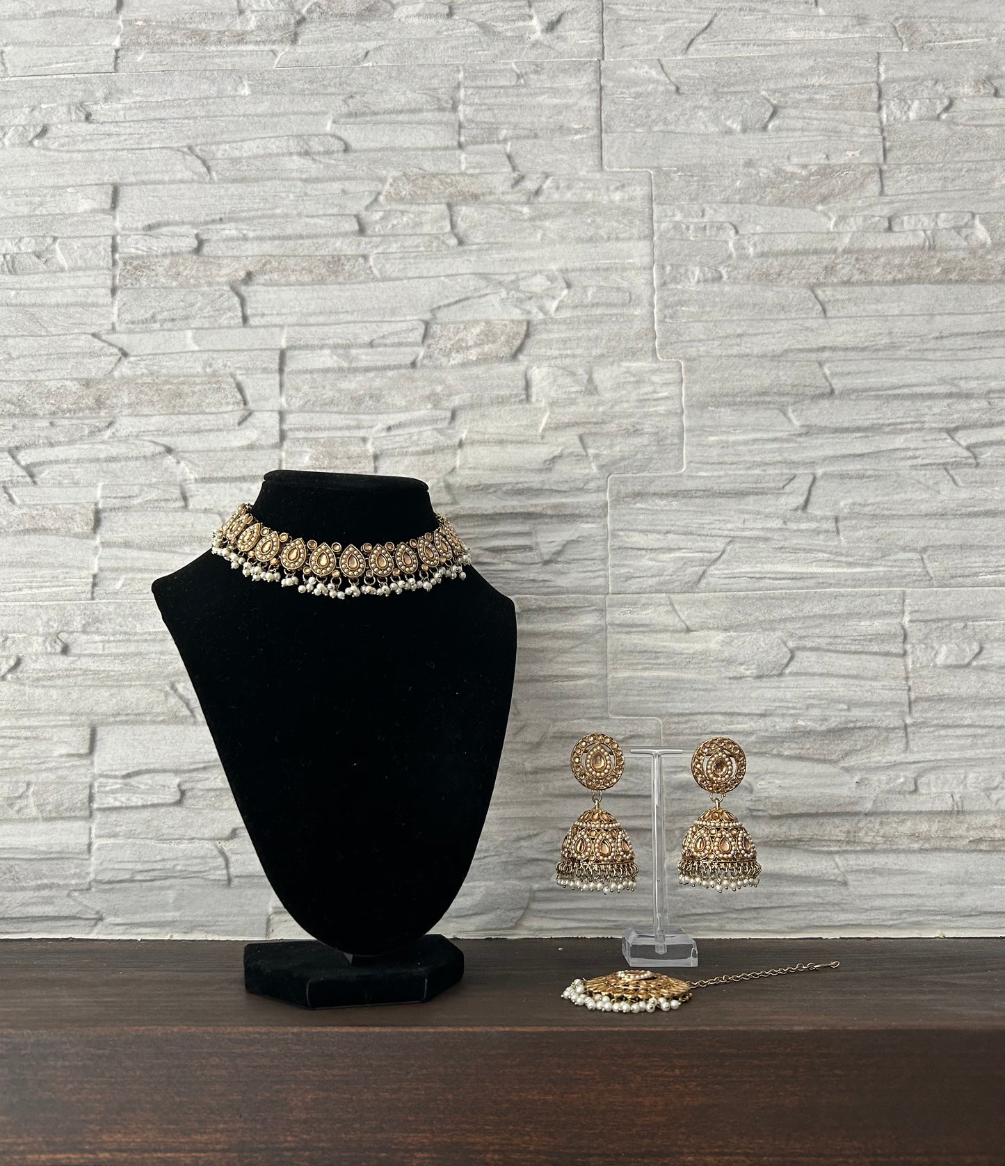The Elegant Piece