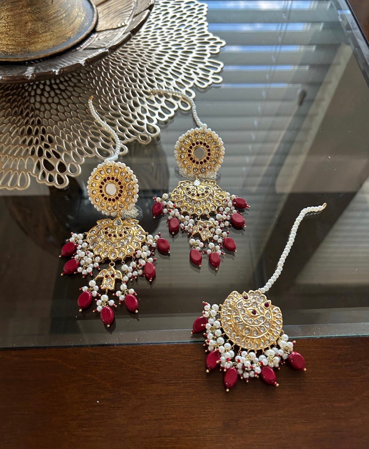 The Graceful in Maroon